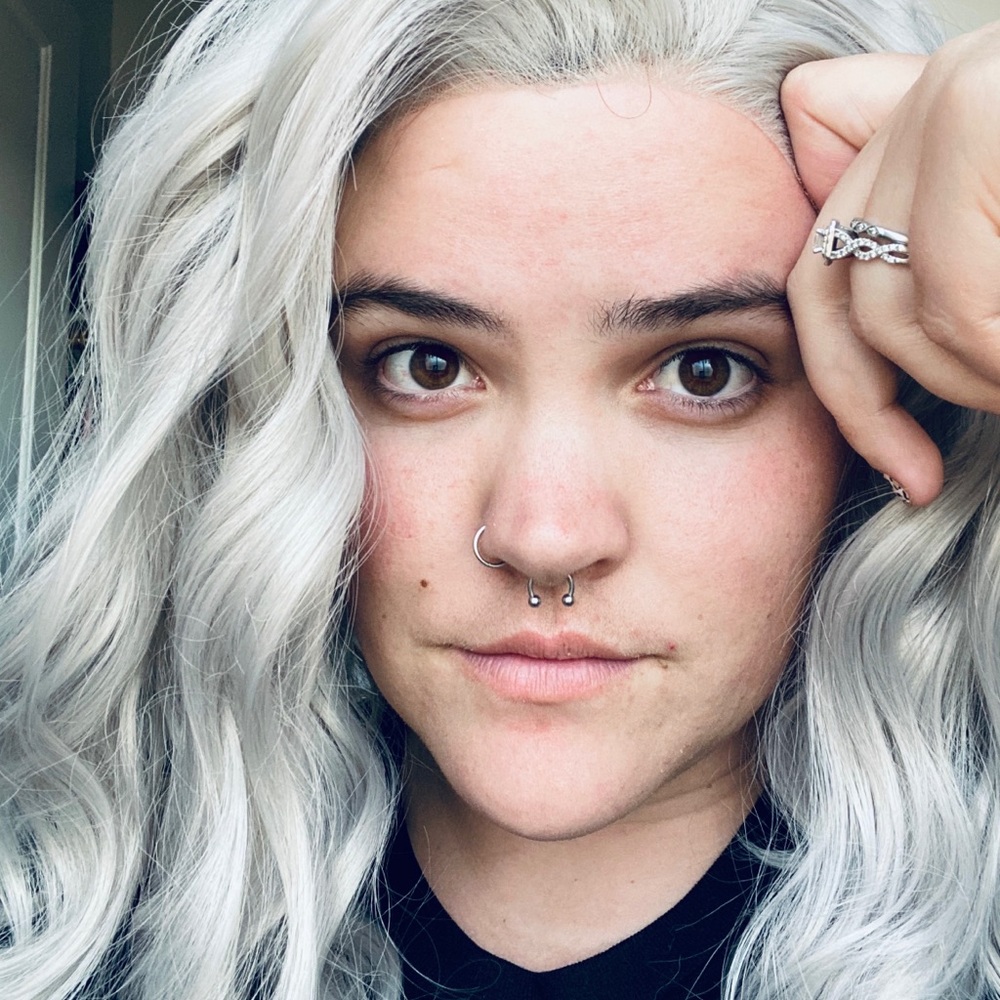 Short white wig from weekend wigs